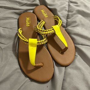 Mudd Yellow Thong Sandals Size 7/8